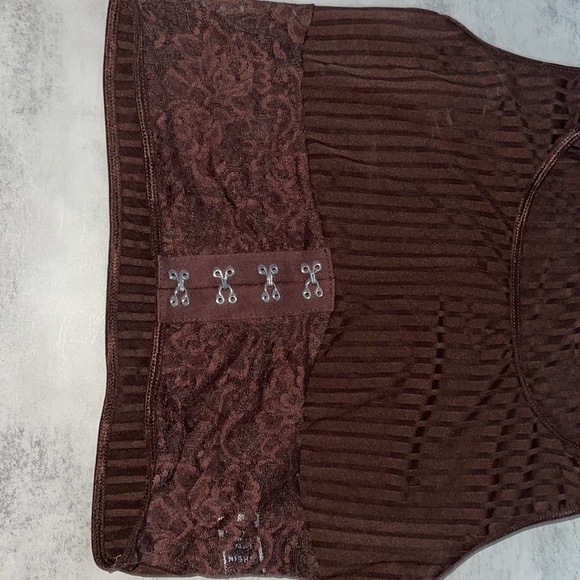 SHEIN Chocolate Brown Contrast Lace Hook and Eye Crop Tank Top - Picture 5 of 6
